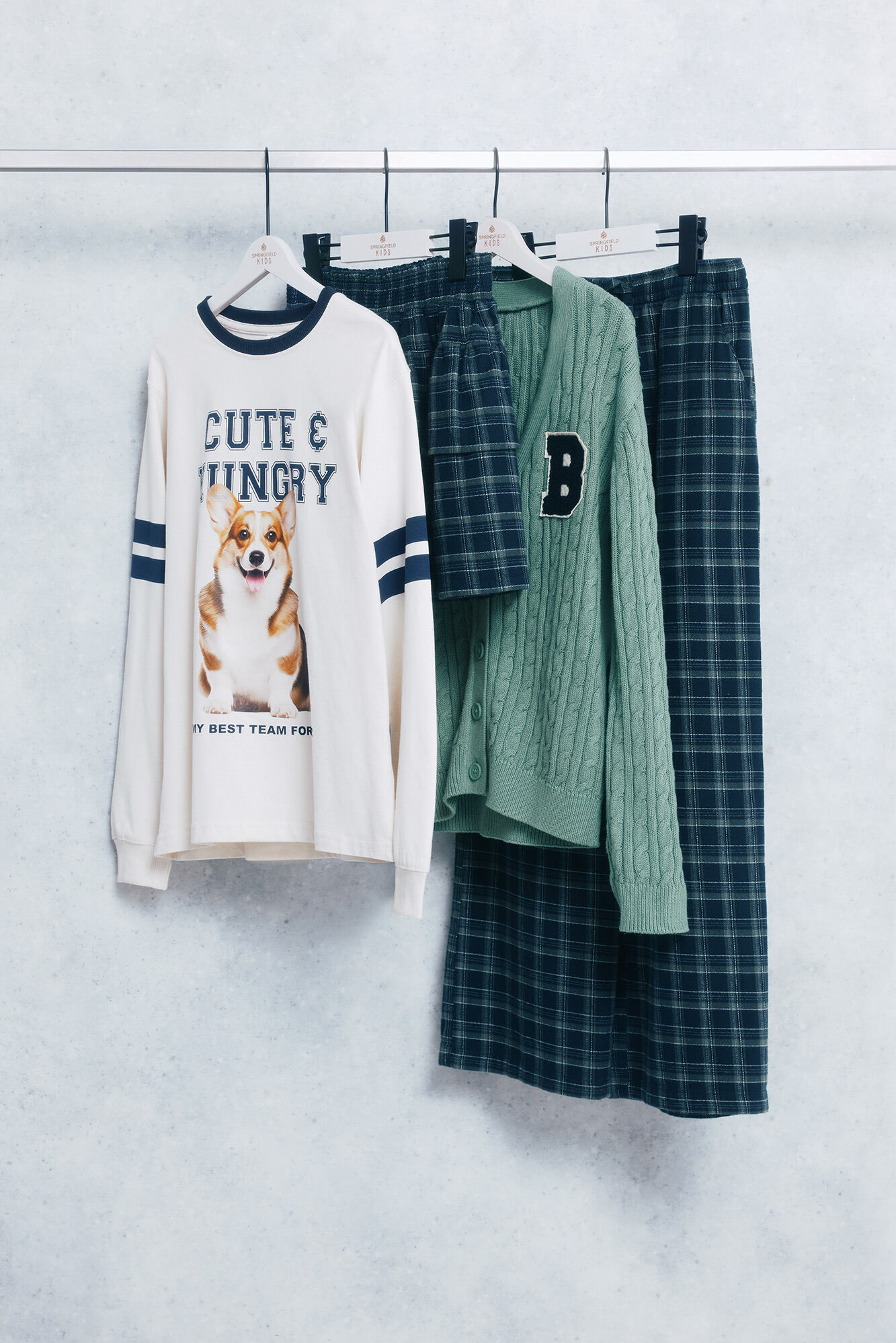 Conjunto de camiseta, pantal&oacute;n, falda y cardigan