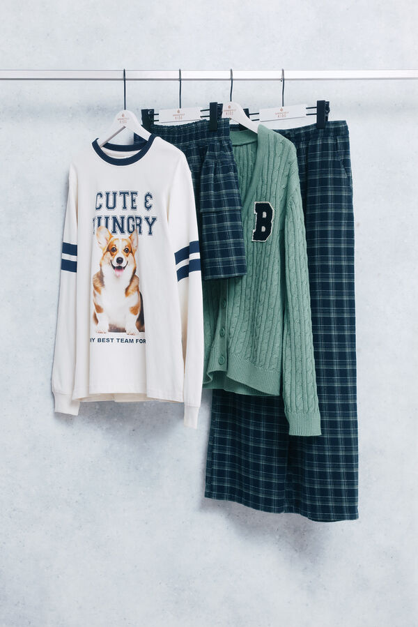 T-Shirt, pants, ruffles and cardigan set