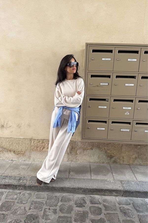 Trousers, blouse and sweatshirt set