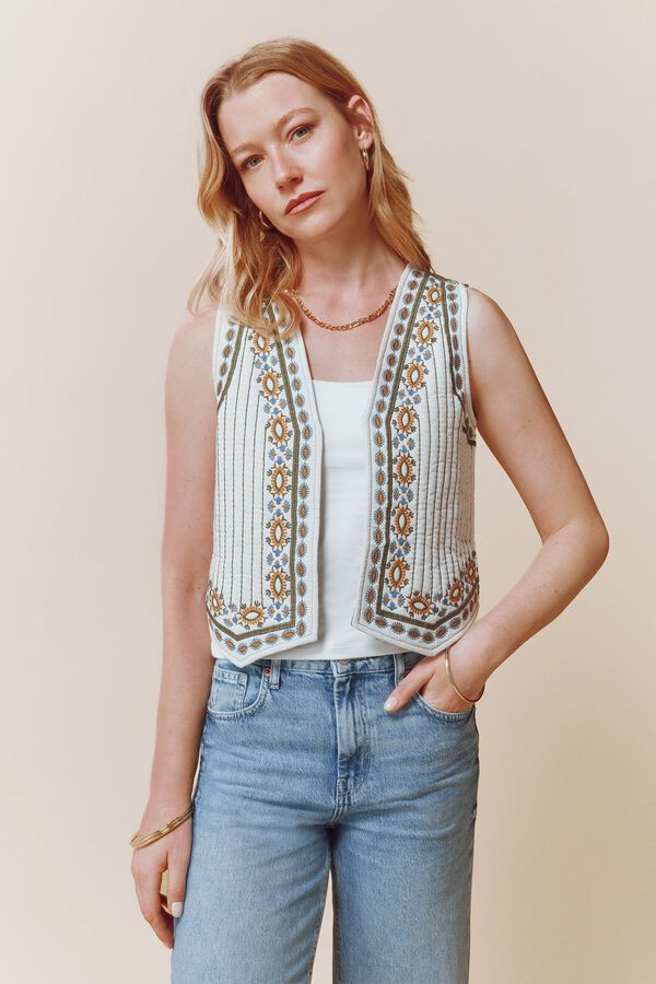 Top, gilet and shorts set