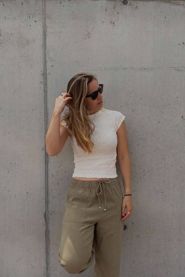 Conjunto de camiseta y pantalones