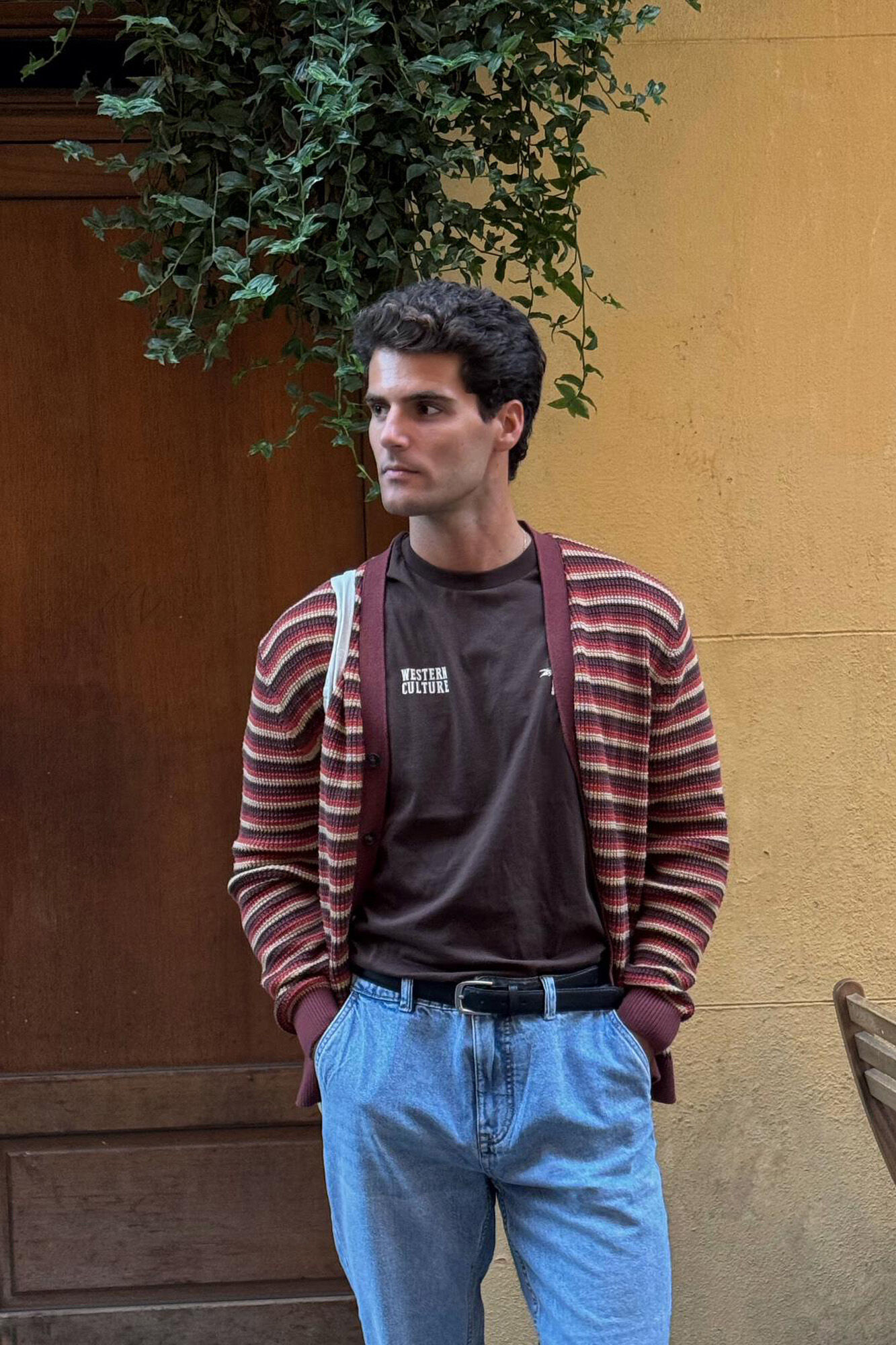 Conjunto de cal&ccedil;a, t-shirt e cardigan