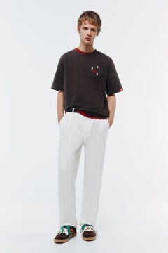 Conjunto de zapatilla, pantal&oacute;n y camiseta