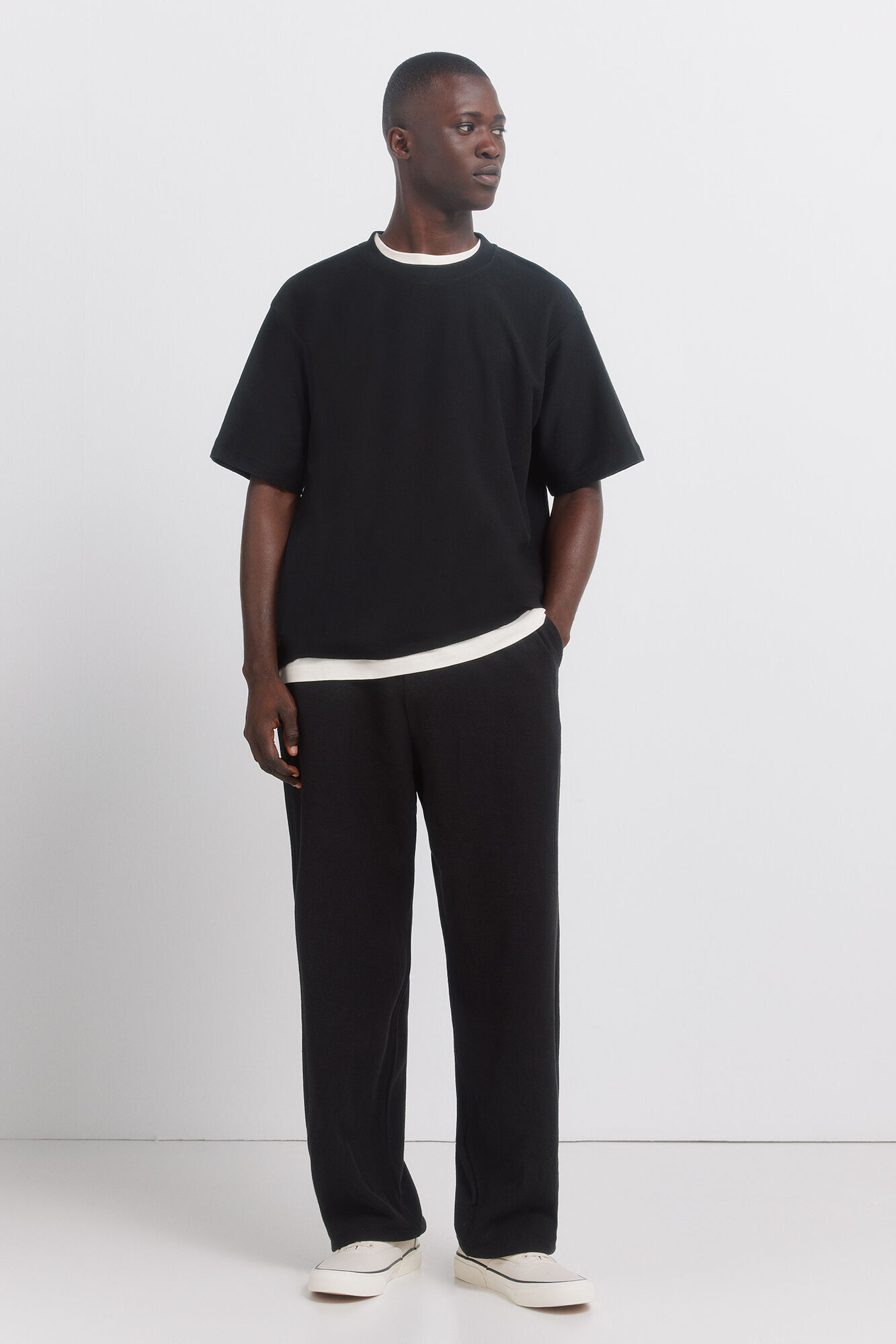 Conjunto de camiseta y pantal&oacute;n