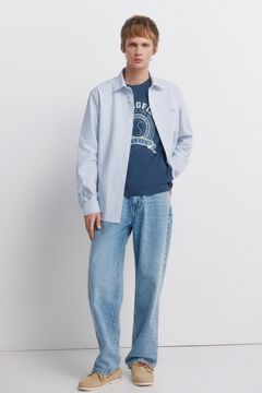 Conjunto de zapato, jeans, camisa y camiseta