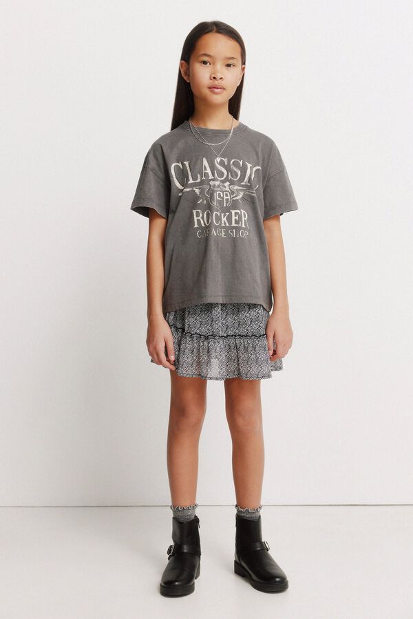 Conjunto de sudadera, camiseta y falda