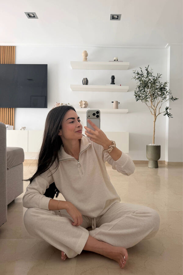 Trousers and neck set