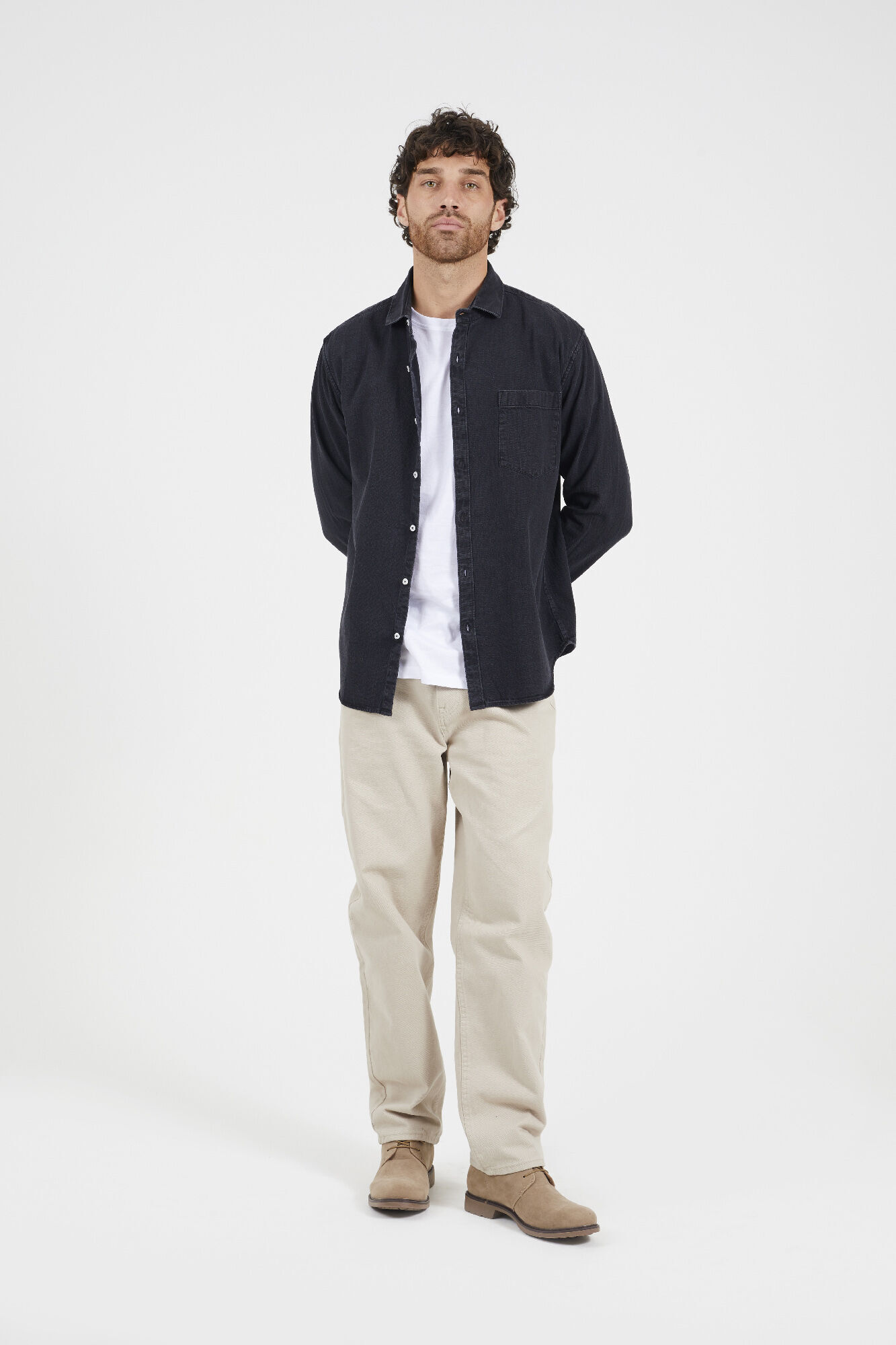 Conjunto de cal&ccedil;as e camisa