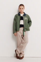 Conjunto de pantal&oacute;n, cazadora y camiseta