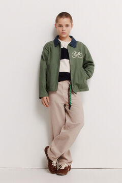 Conjunto de pantal&oacute;n, cazadora y camiseta