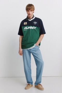 Conjunto de jeans y camiseta