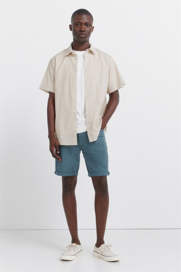 Conjunto de bermuda, zapatilla y camisa