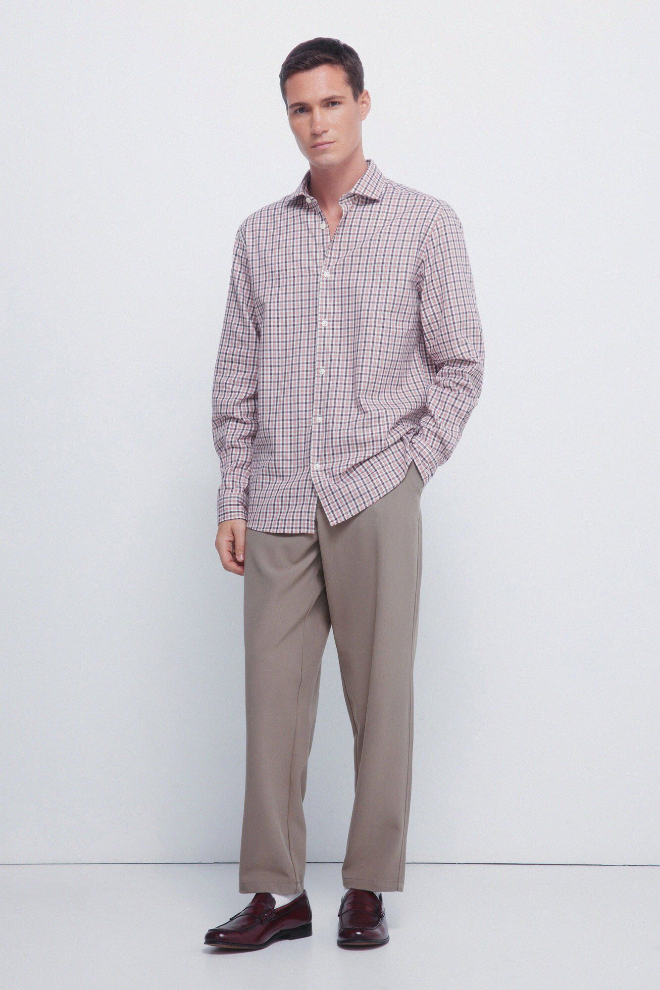 Conjunto de pantal&oacute;n y camisa