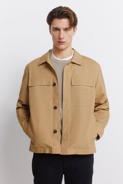 Conjunto de sobrecamisa y pantal&oacute;n