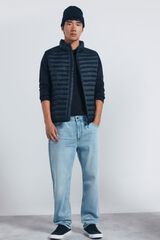 Sneaker, jeans and gilet set