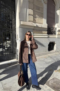 Conjunto de bolso, chaqueta, jeans y camiseta