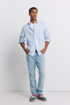 Conjunto de jeans y camiseta