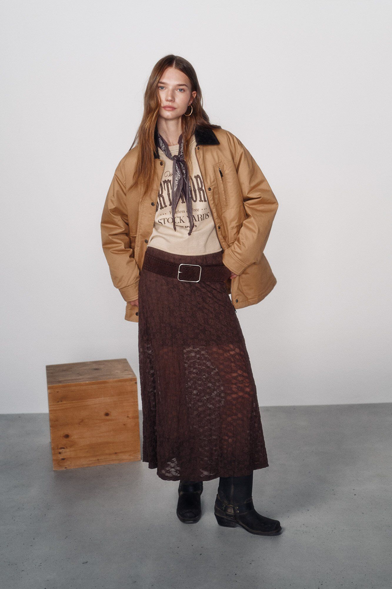 Conjunto de falda, sudadera y chaqueta