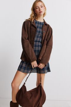 Conjunto de mala, parka e jeans