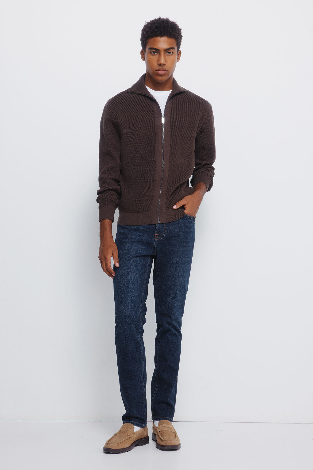 Conjunto de jeans y c&aacute;rdigan