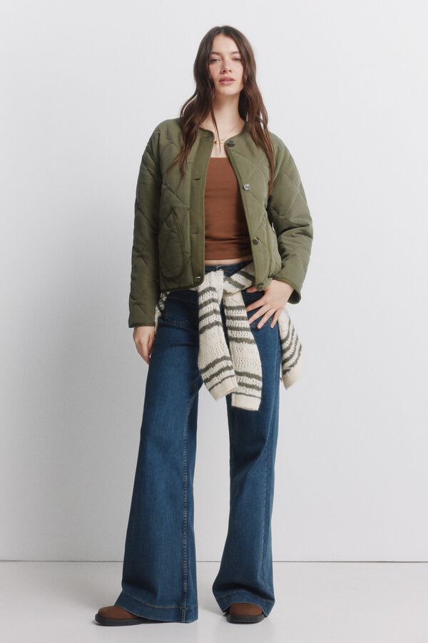 Conjunto de botas, jeans e blusa