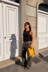 Conjunto de sandalia, camiseta y olive