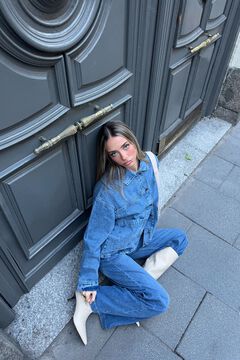 Conjunto de casaco e jeans