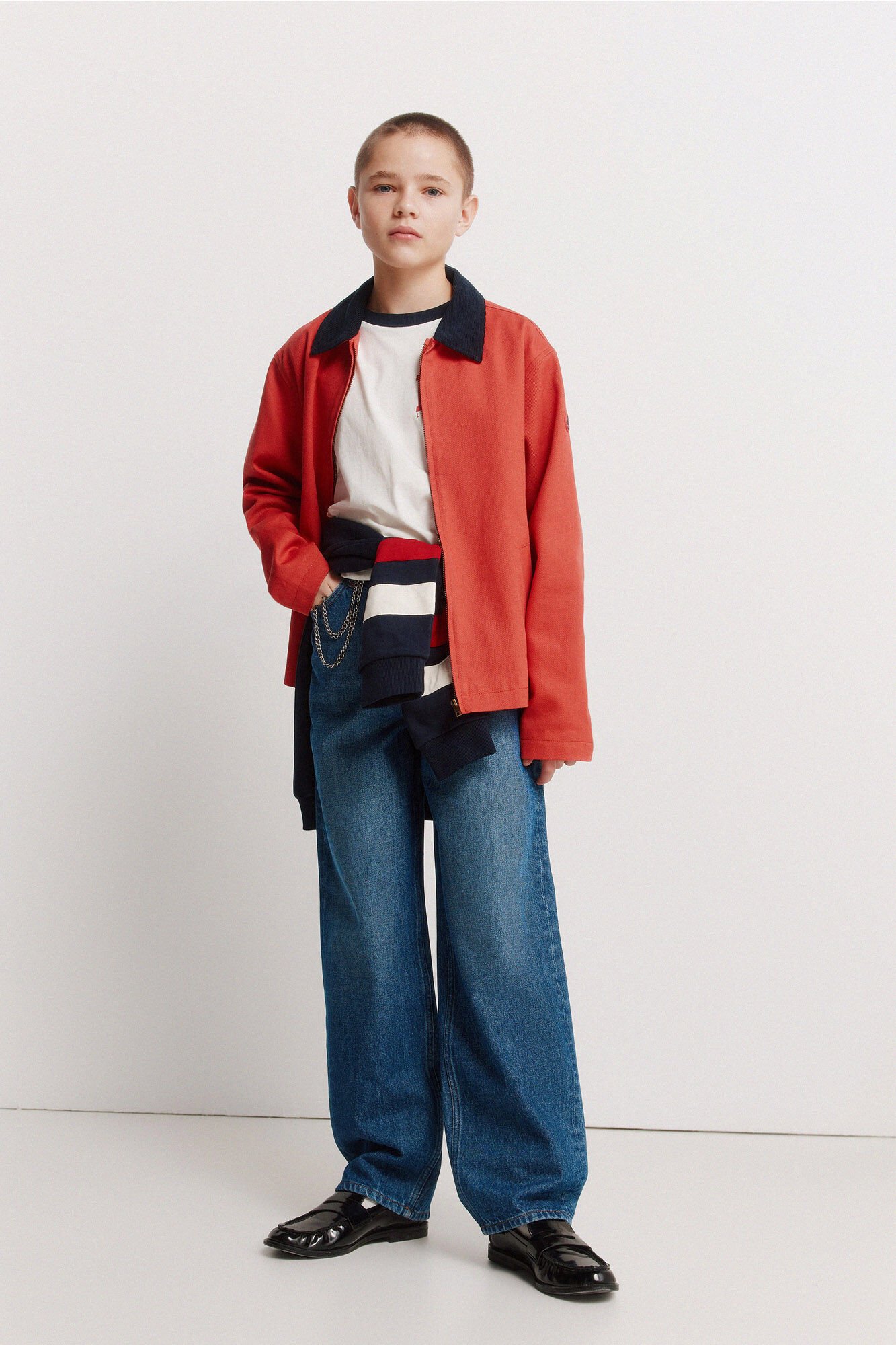 Conjunto de pantal&oacute;n, cazadora y camiseta