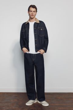 Conjunto de jeans y camiseta