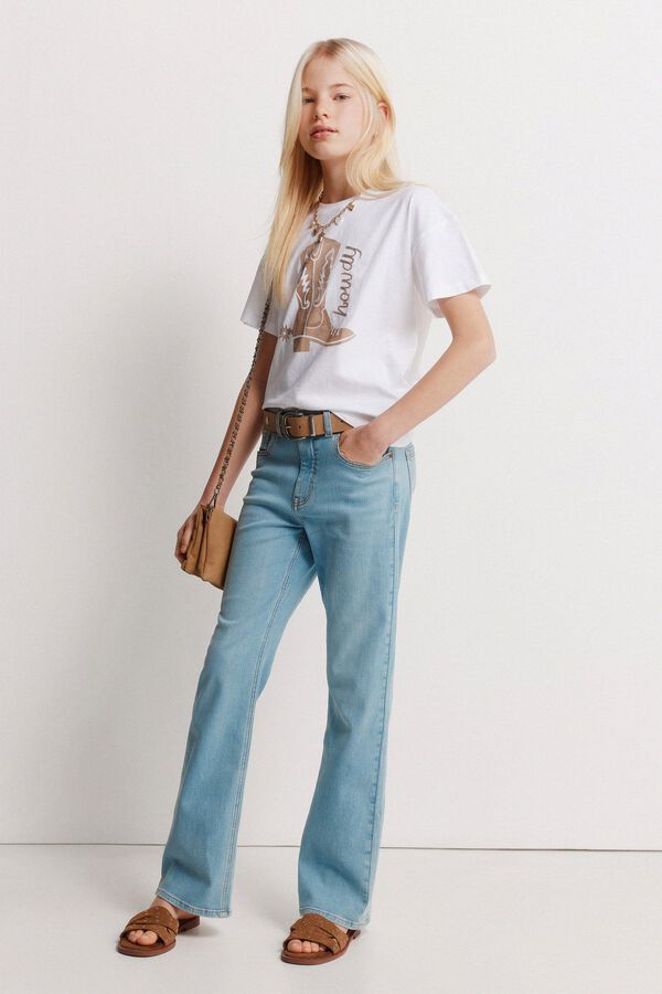 Conjunto de chaqueta, jeans y blusa