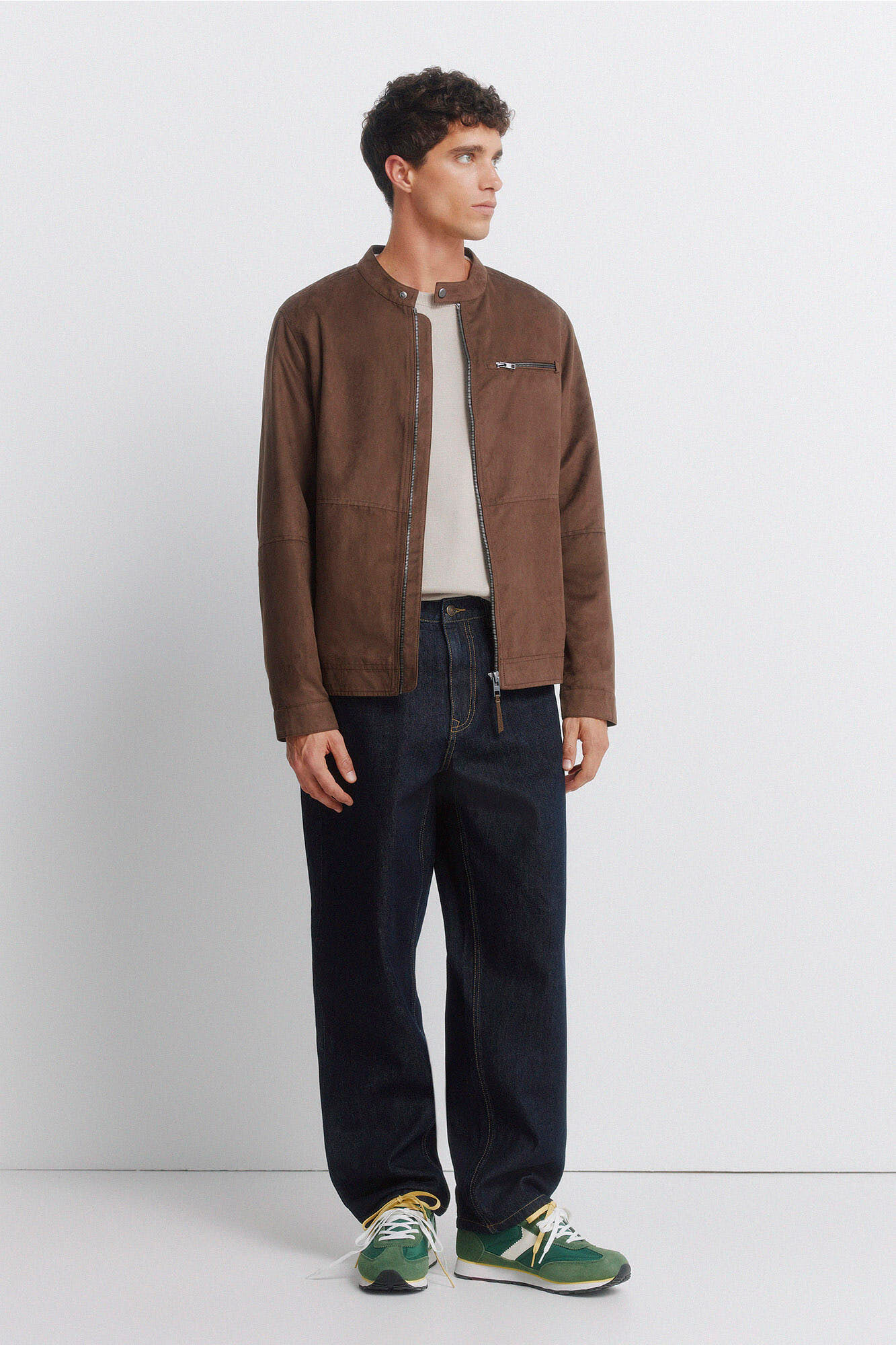 Conjunto de jeans, jersey y cazadora