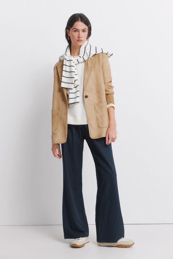 Conjunto de blazer, pantalones y jersey