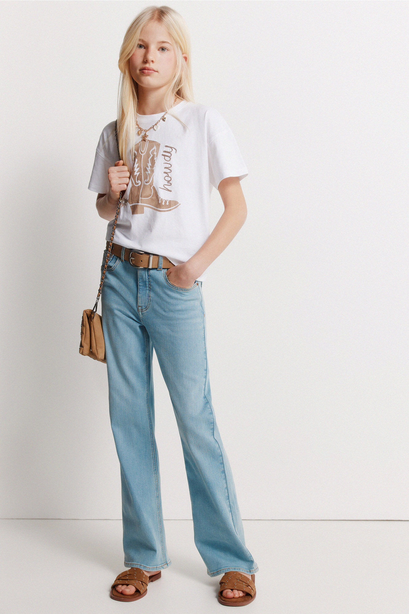 Conjunto de camiseta y jeans