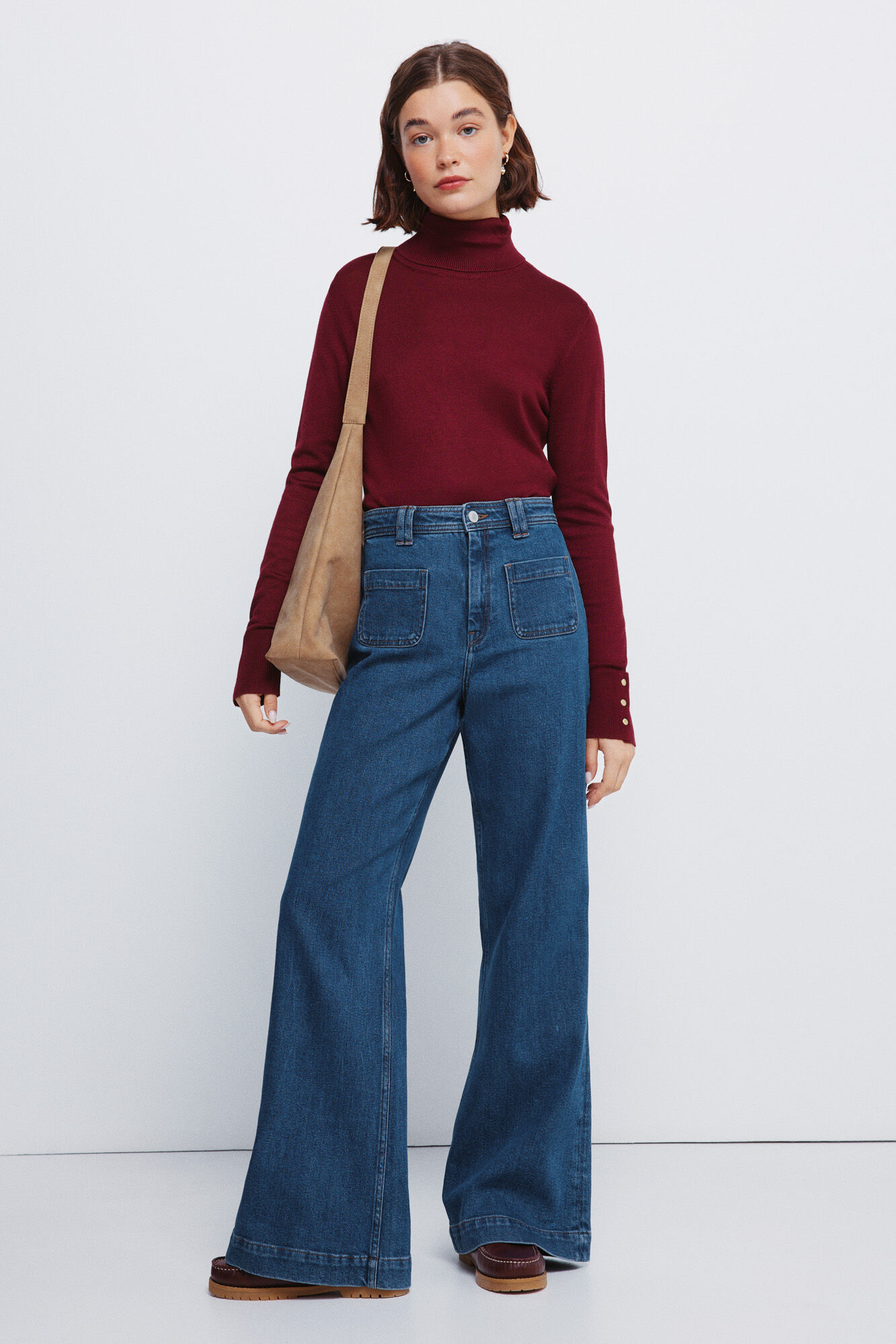 Conjunto de bolsa, jeans e camisola