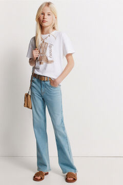 Conjunto de t-shirt e jeans