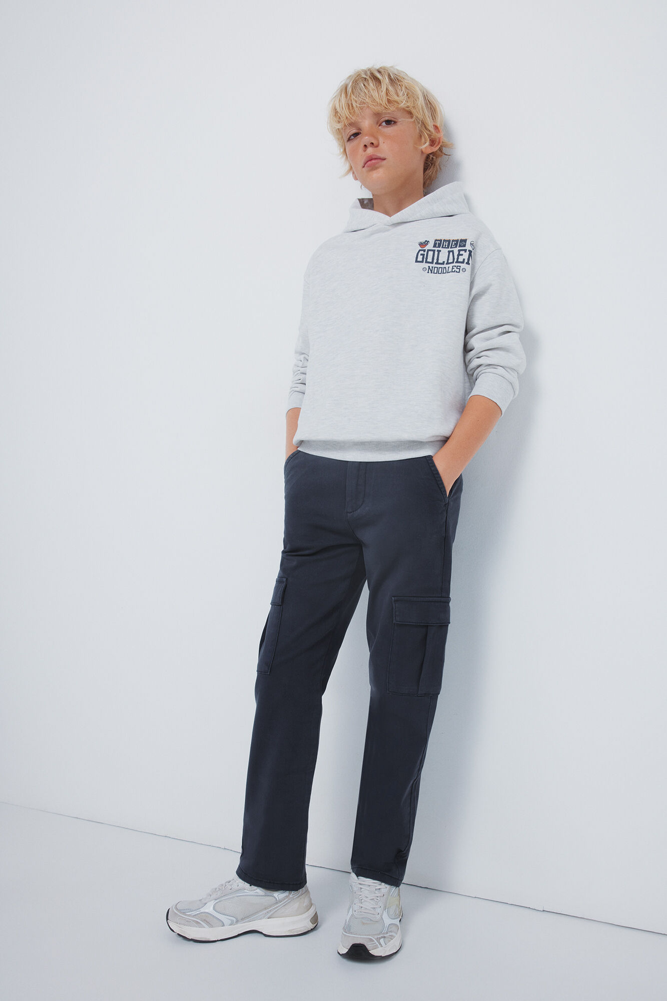 Conjunto de chino y sudadera