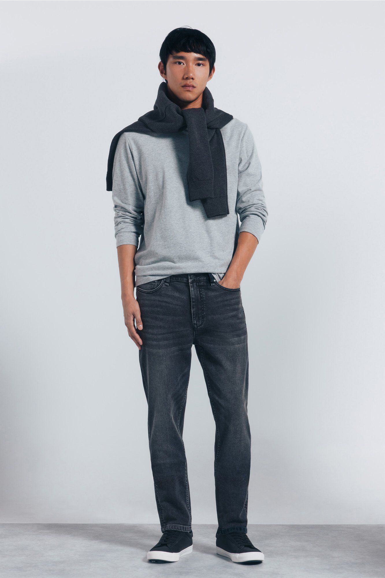 Conjunto de jeans, parka y sobrecamisa