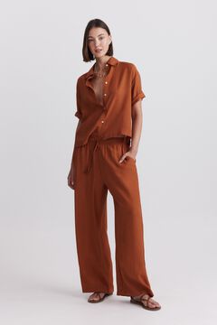 Conjunto de pantal&oacute;n y camisa