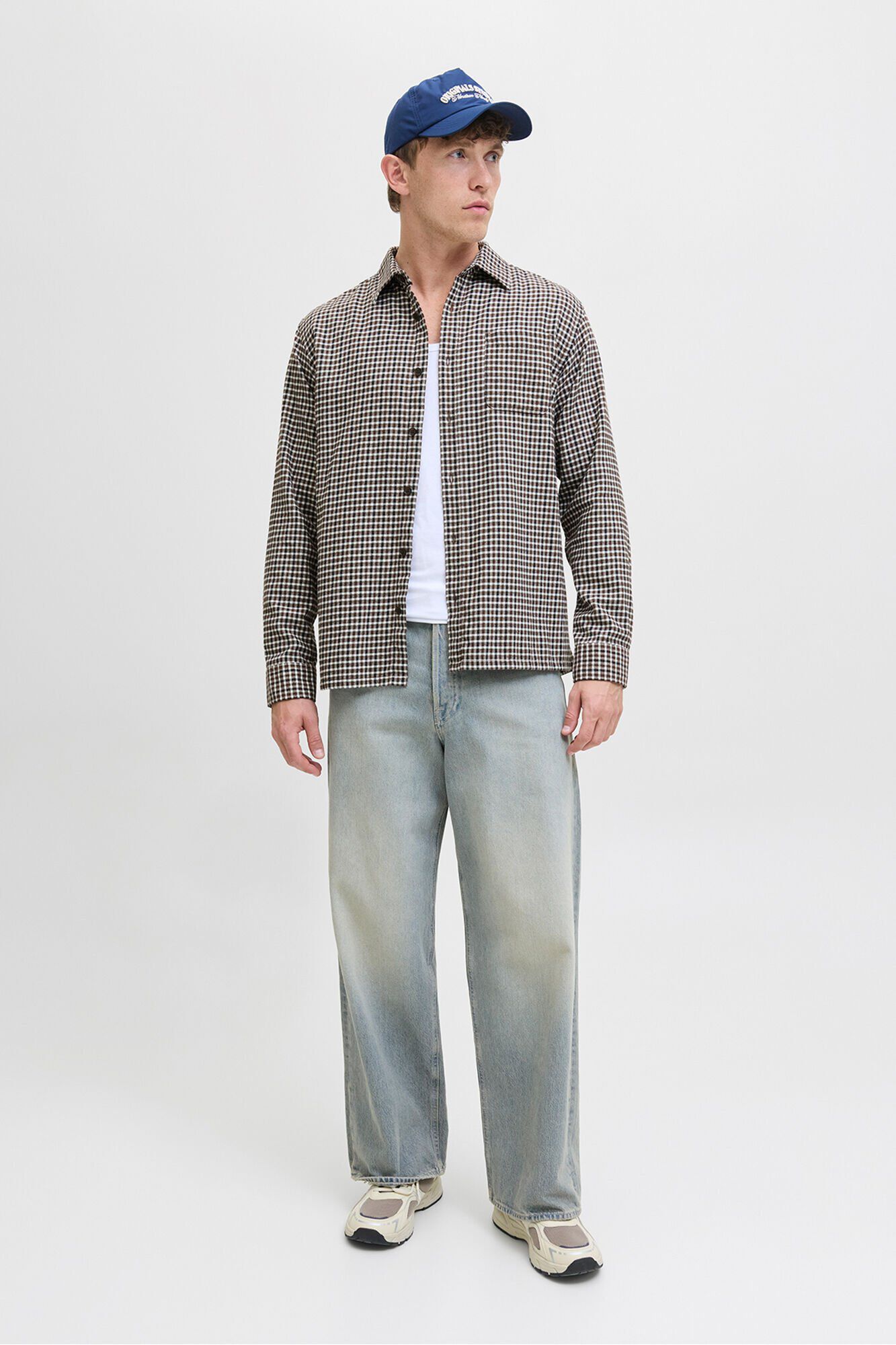 Conjunto de cal&ccedil;a, camisa e bon&eacute;