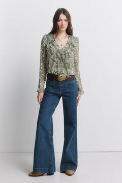 Conjunto de botas, jeans e blusa