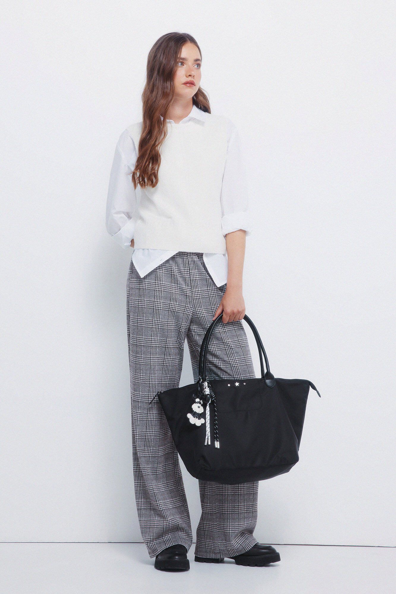 Conjunto de pantalones, camisa y chaleco