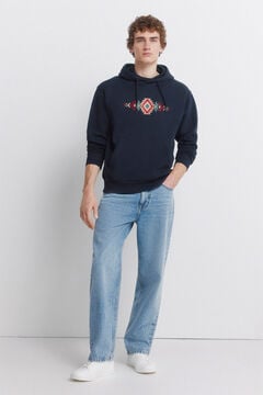 Conjunto de jeans y sudadera