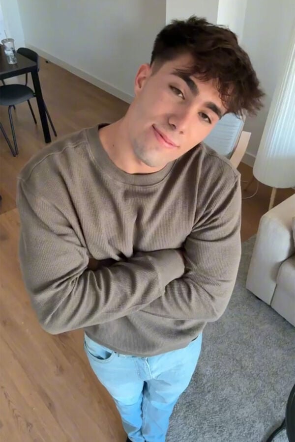 Parka, jeans, jeans, sweater and t-shirt set