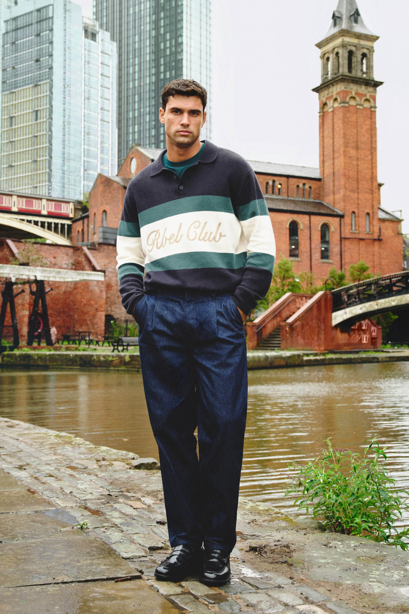 Conjunto de cal&ccedil;as e texto