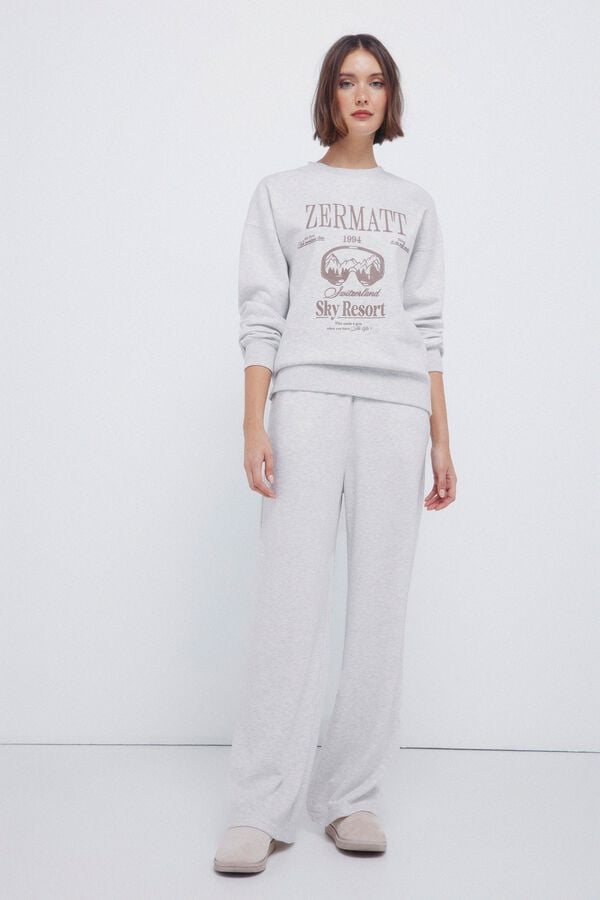 Trousers and sweatshirt set