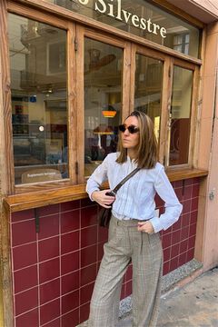 Conjunto de mala, camisa e cal&ccedil;as