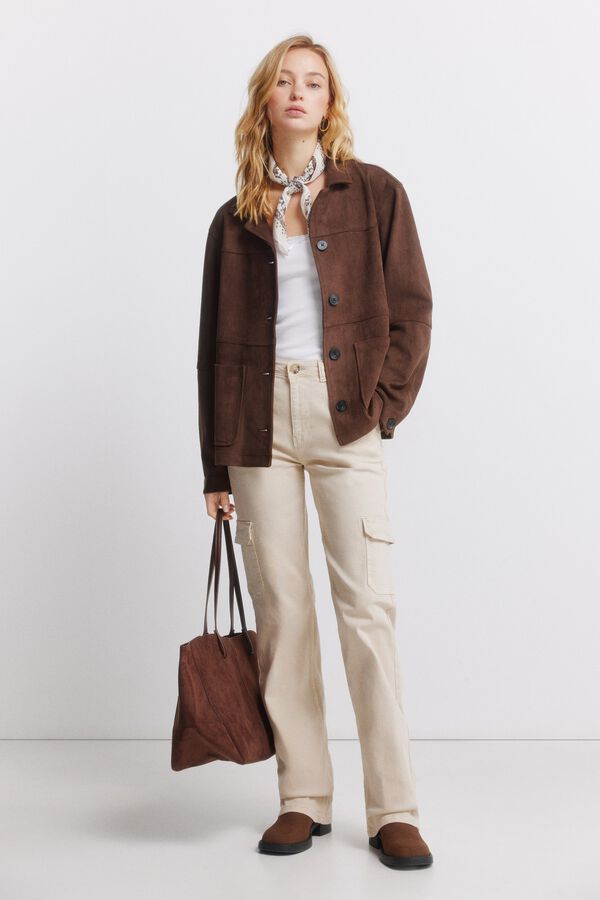 Conjunto de pantalones, camisa y sudadera