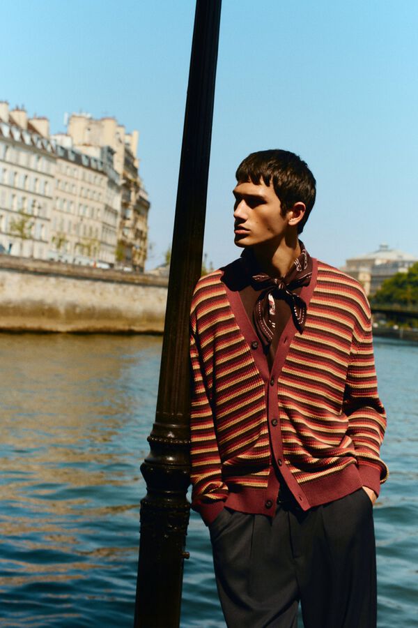 Conjunto de calça, t-shirt e cardigan