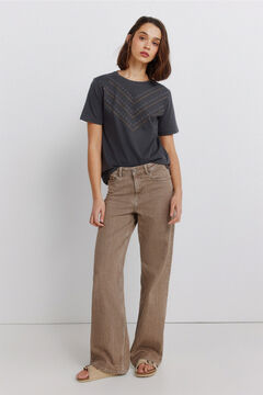 Conjunto de jeans y camiseta