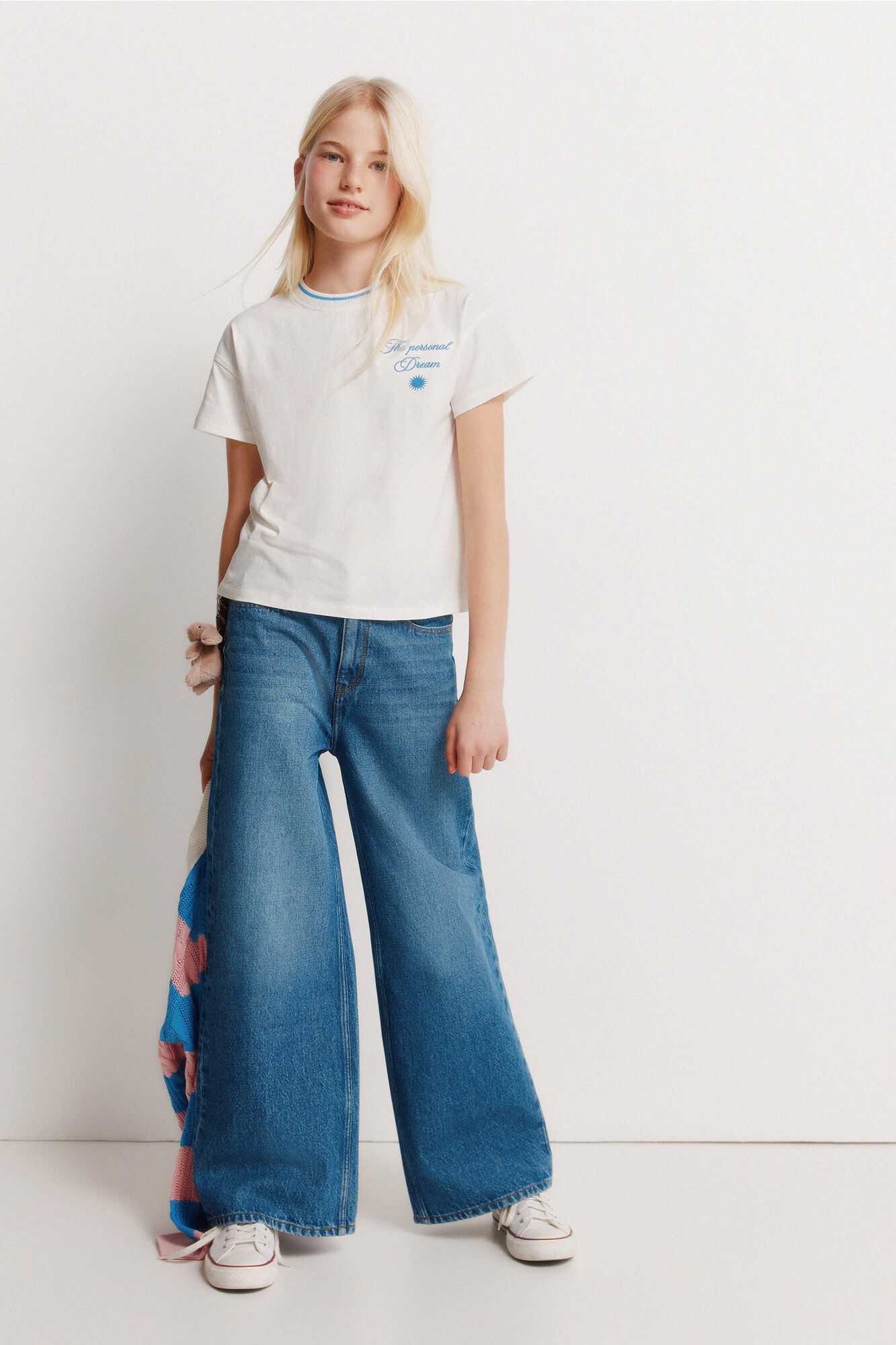 Conjunto de camiseta y jeans